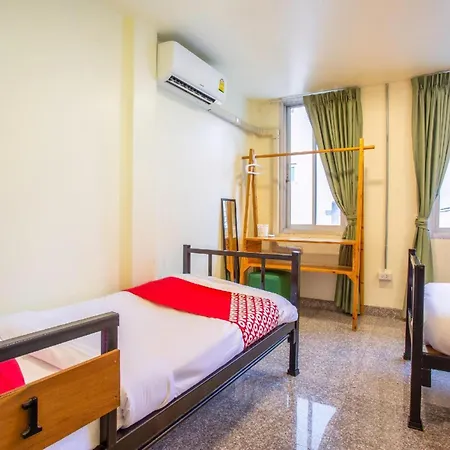 Oyo 928 Leaf Hostel Chiang Mai Exterior photo