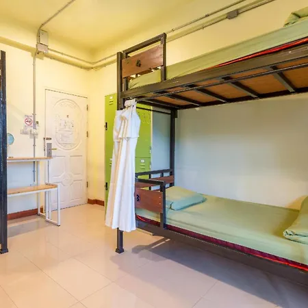Oyo 928 Leaf Hostel Chiang Mai Exterior photo