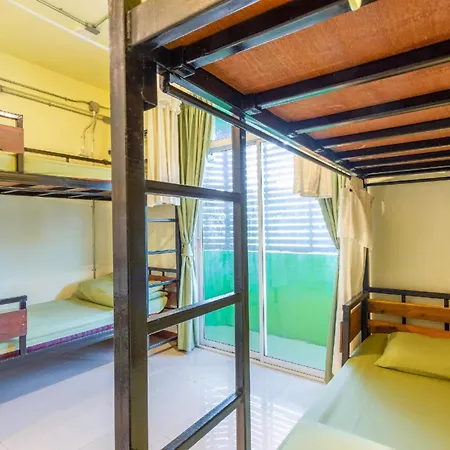 Oyo 928 Leaf Hostel Chiang Mai Exterior photo