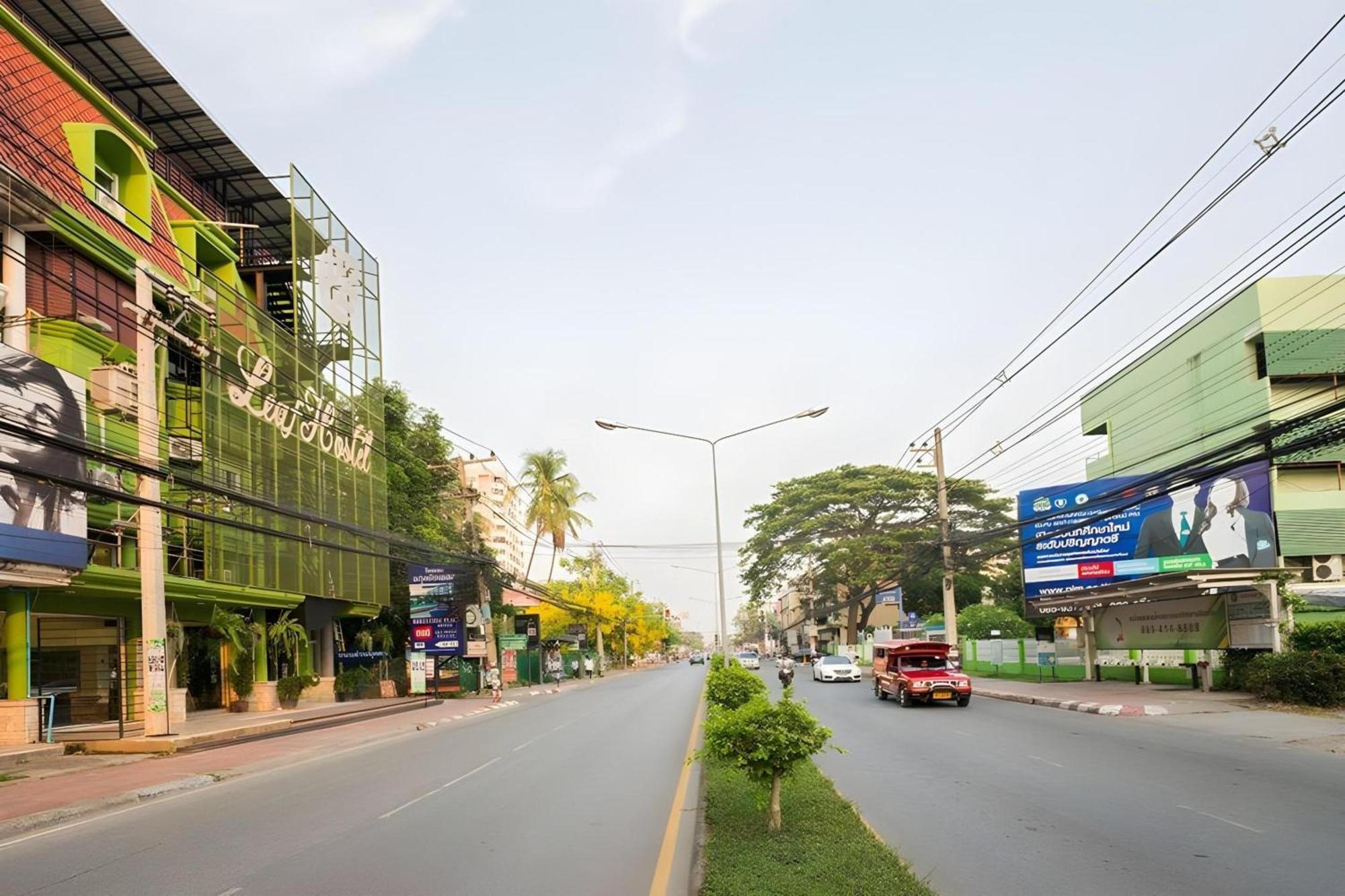 Oyo 928 Leaf Hotel
