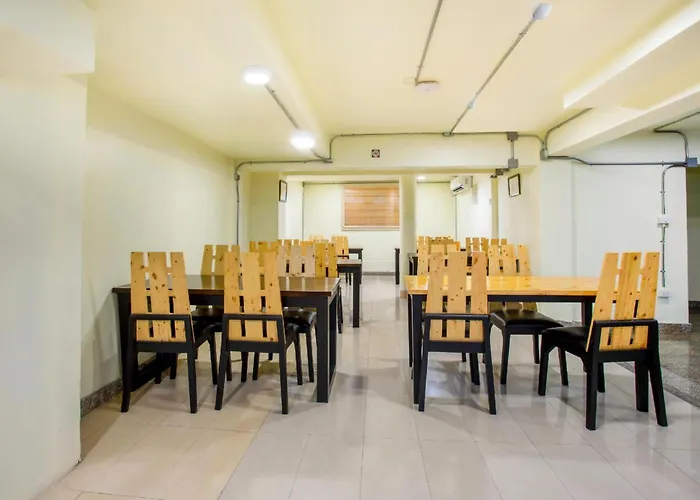 Oyo 928 Leaf Hostel