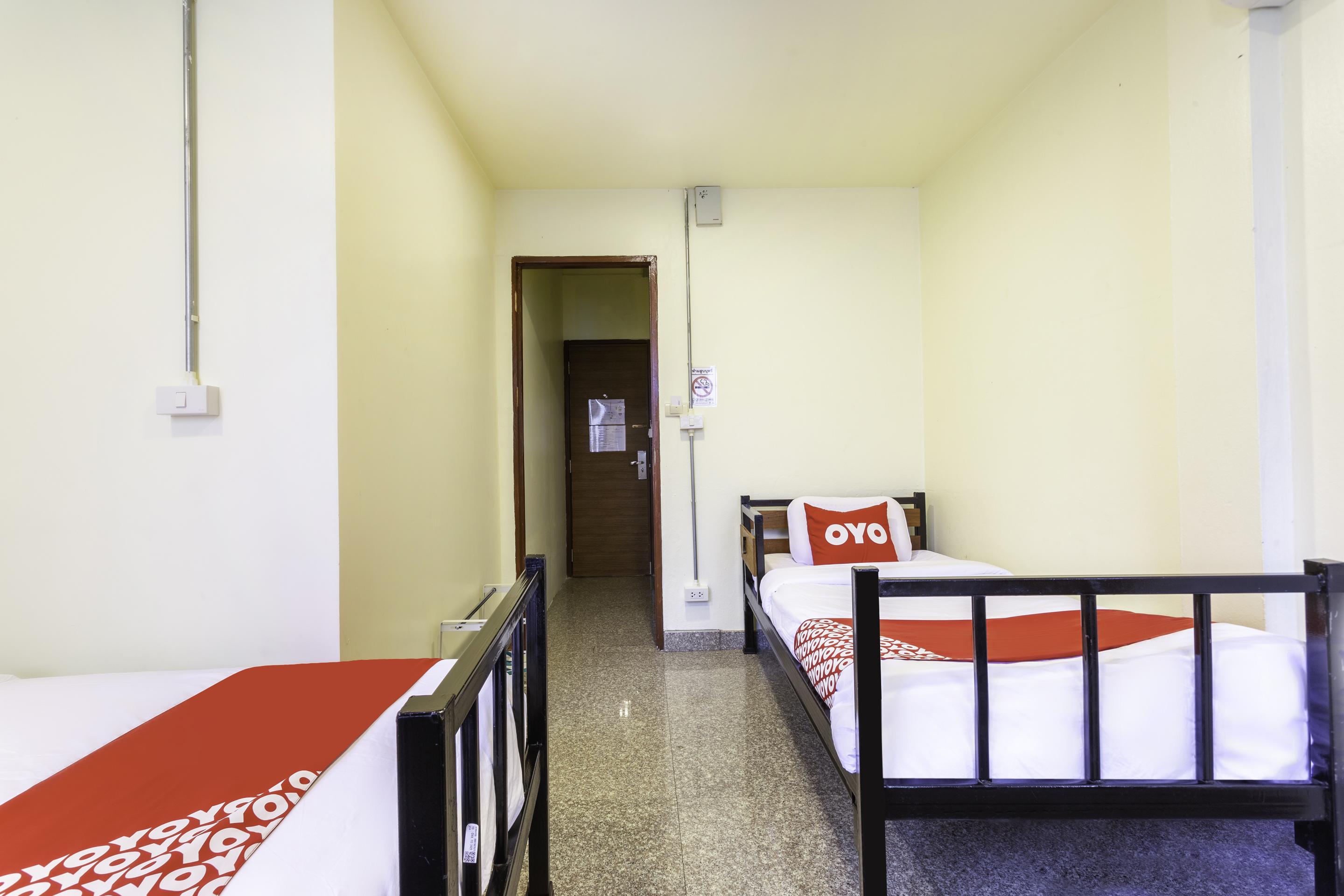 Oyo 928 Leaf Hotel